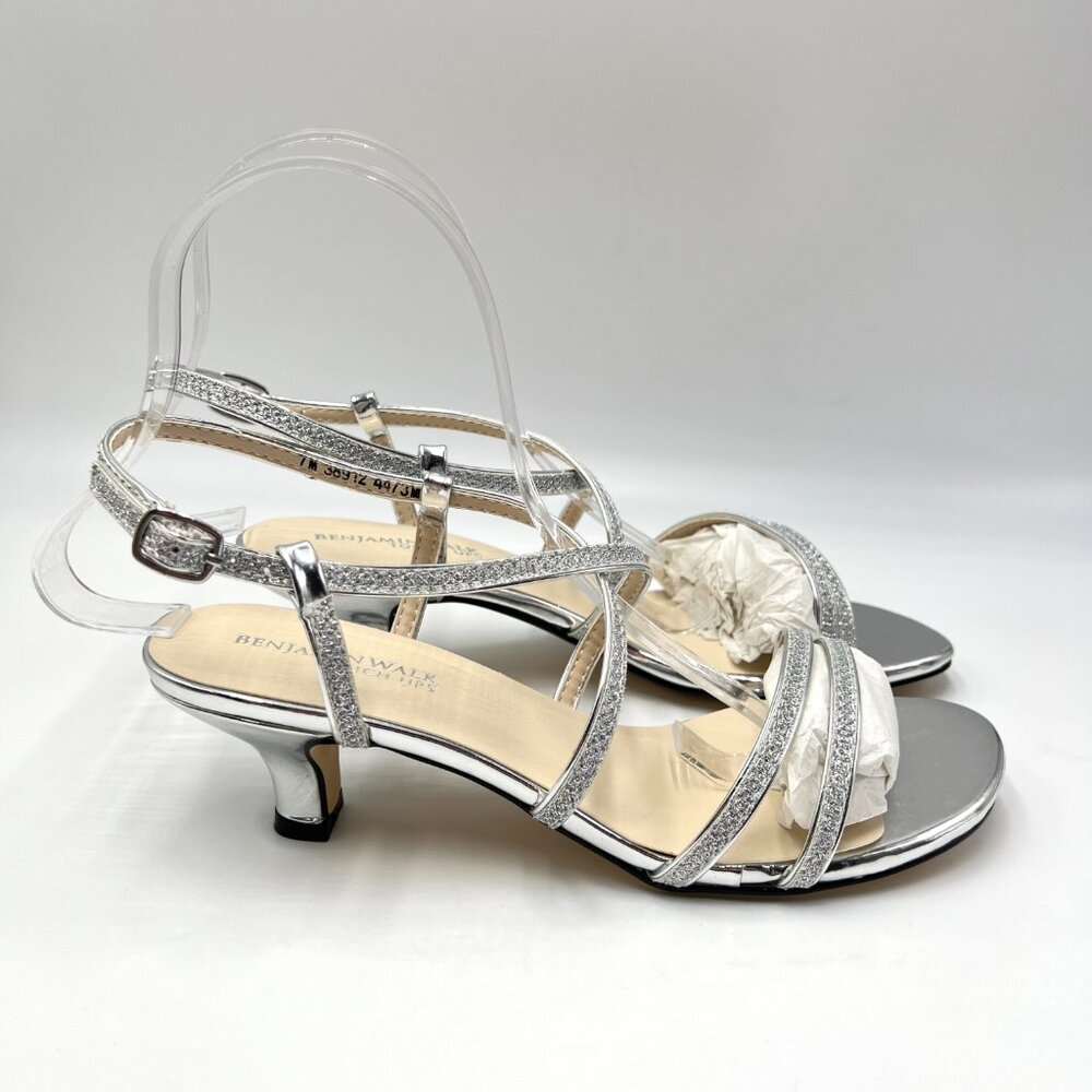 Touch Ups Womens Size 7‎ Maisie Silver Low Kitten Heels Dress Sandals Shoes 4473